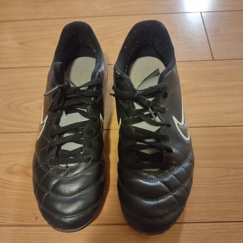 Nike Youth Soccer Shoes, Black, 6Y